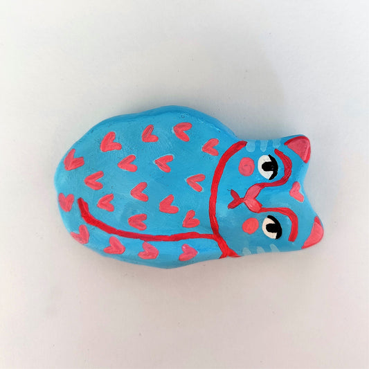 Keramikfigur #054: Blå tiger med lyserøde hjerter (Unika køleskabsmagnet)