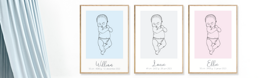 tre fødselsplakater i blå, grå og lyserød med en baby tegnet