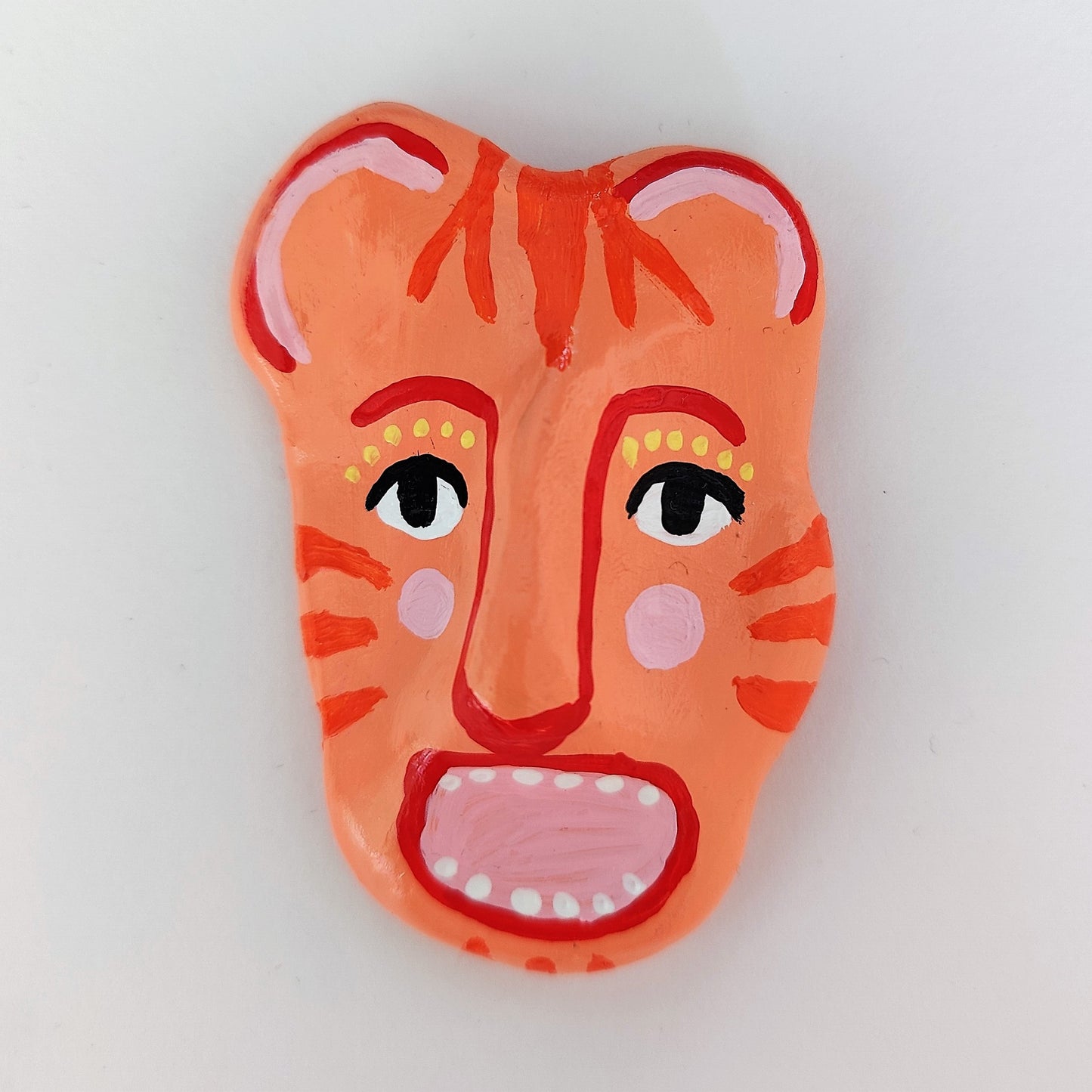 Keramikfigur #028: Orange tiger med orange striber (Unika køleskabsmagnet) Nymaane