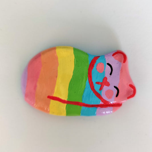Keramikfigur #051: Pastel regnbuefarvet sovende kat (Unika køleskabsmagnet) Nymaane